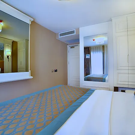 Hotel Palerıa 4*
