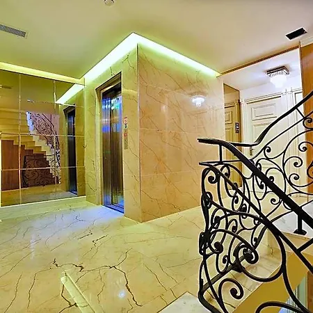 Paleria 4*